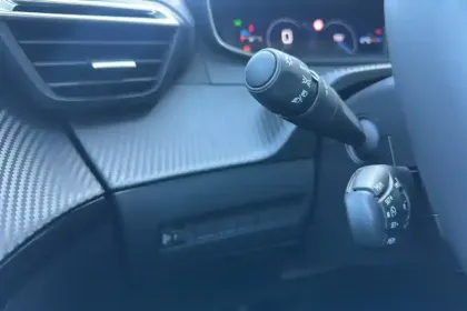 Photo 19 Peugeot 208  100 S&S BVM6