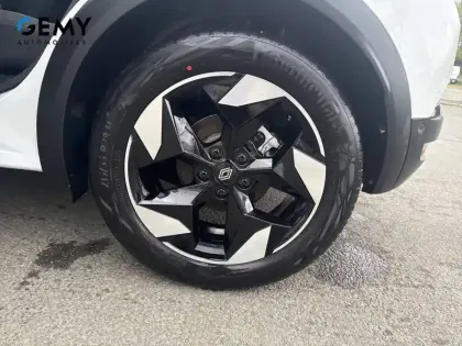 Photo 10 Renault Captur  E-Tech full hybrid 145 ch