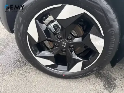 Photo 13 Renault Captur  E-Tech full hybrid 145 ch