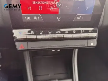 Photo 24 Renault Captur  E-Tech full hybrid 145 ch