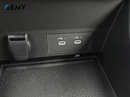 Photo 27 Renault Captur  E-Tech full hybrid 145 ch