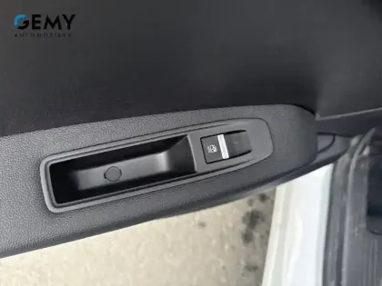 Photo 15 Renault Captur  E-Tech full hybrid 145 ch