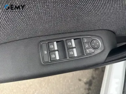 Photo 16 Renault Captur  E-Tech full hybrid 145 ch