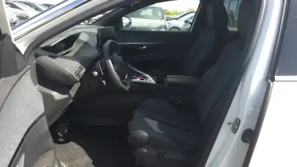 Photo 10 Peugeot 3008  PureTech 130ch S&S EAT8