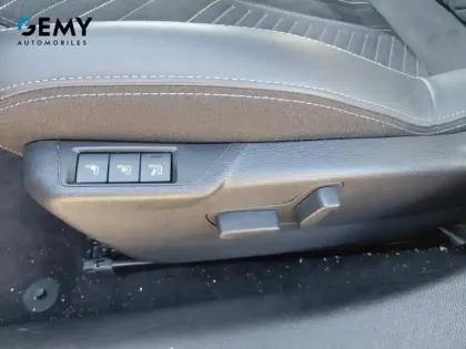 Photo 11 Peugeot 208  Hybrid 136 e-DCS6