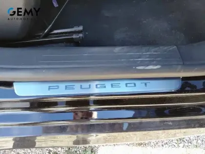 Photo 13 Peugeot 208  Hybrid 136 e-DCS6