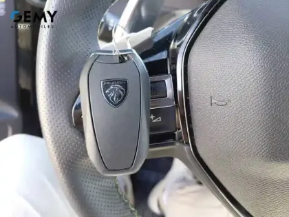 Photo 18 Peugeot 208  Hybrid 136 e-DCS6