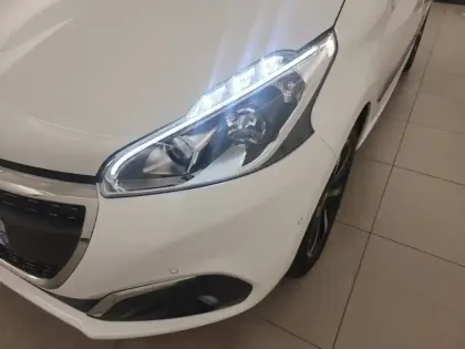 Photo 15 Peugeot 208  PureTech 110ch S&S EAT6