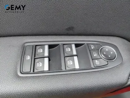 Photo 11 Renault Captur  E-Tech Plug-in 160