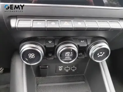 Photo 19 Renault Captur  E-Tech Plug-in 160