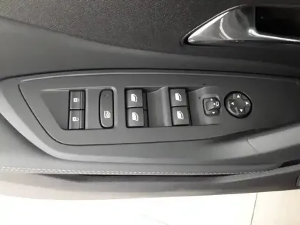 Photo 41 Peugeot 308  SW Hybrid 145 e-DCS6