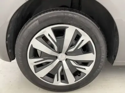 Photo 18 Peugeot 208  PureTech 75 S&S BVM5