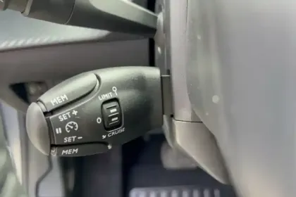 Photo 18 Peugeot 208  Hybrid 110 ch e-DCS6
