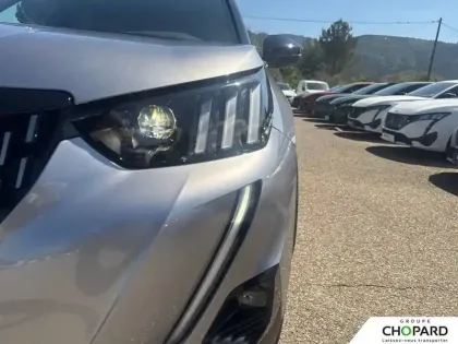 Photo 21 Peugeot 2008  PureTech 130 S&S BVM6
