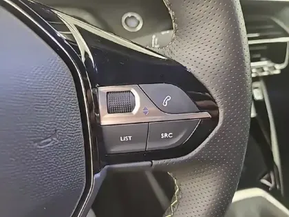 Photo 45 Peugeot 208  PureTech 100 S&S BVM6