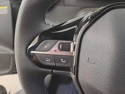 Photo 20 Peugeot 208  PureTech 100 S&S BVM6