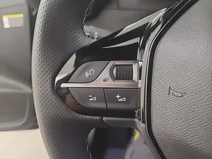 Photo 46 Peugeot 208  PureTech 100 S&S BVM6
