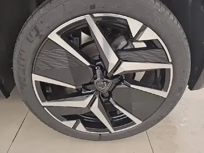 Photo 12 Peugeot 208  PureTech 100 S&S BVM6