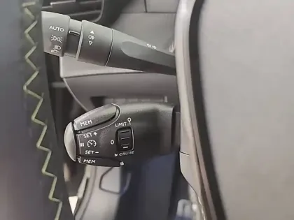 Photo 47 Peugeot 208  PureTech 100 S&S BVM6
