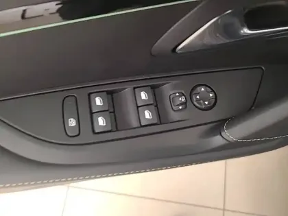 Photo 48 Peugeot 208  PureTech 100 S&S BVM6
