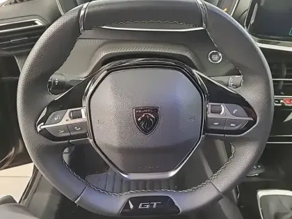 Photo 8 Peugeot 208  PureTech 100 S&S BVM6