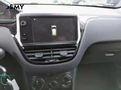 Photo 11 Peugeot 208  PureTech 82ch S&S BVM5