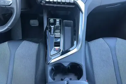 Photo 19 Peugeot 3008  Hybrid 180 e-EAT8