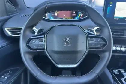 Photo 13 Peugeot 3008  Hybrid 180 e-EAT8