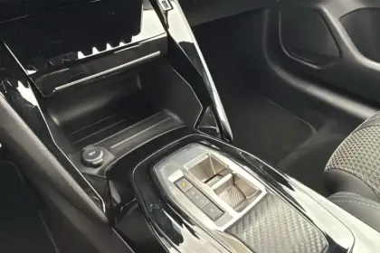 Photo 12 Peugeot 208  Electrique 50 kWh 136ch