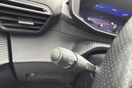 Photo 13 Peugeot 208  Electrique 50 kWh 136ch