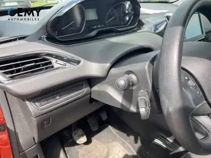 Photo 12 Peugeot 208  BlueHDi 100ch S&S BVM5