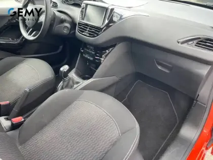 Photo 17 Peugeot 208  BlueHDi 100ch S&S BVM5