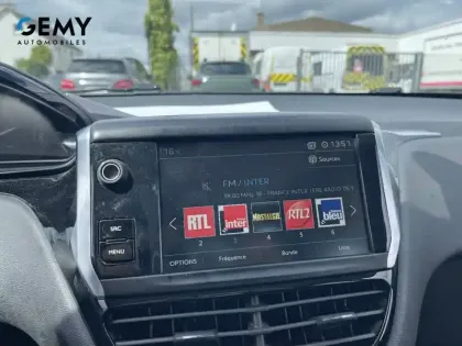 Photo 19 Peugeot 208  BlueHDi 100ch S&S BVM5