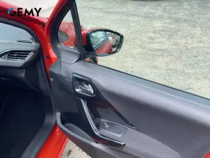 Photo 18 Peugeot 208  BlueHDi 100ch S&S BVM5