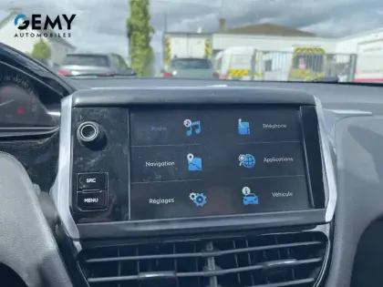 Photo 20 Peugeot 208  BlueHDi 100ch S&S BVM5