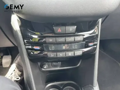 Photo 22 Peugeot 208  BlueHDi 100ch S&S BVM5