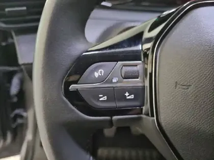 Photo 20 Peugeot 208  PureTech 100 S&S BVM6