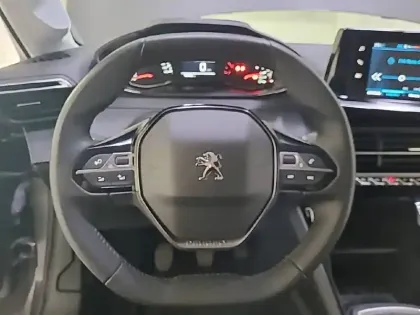 Photo 8 Peugeot 208  PureTech 100 S&S BVM6