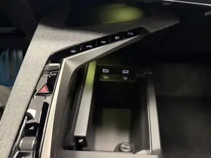 Photo 27 Peugeot 5008  Hybrid 145 ch e-DCS6