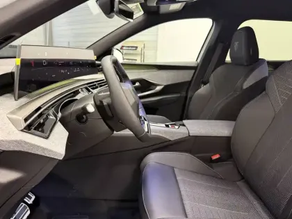 Photo 10 Peugeot 5008  Hybrid 145 ch e-DCS6