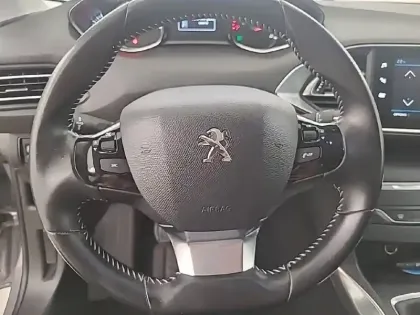 Photo 8 Peugeot 308  PureTech 130ch S&S BVM6