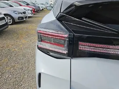 Photo 16 Citroën C4  Hybride 136 e-DCS6