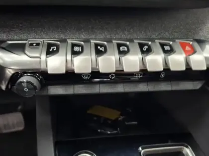 Photo 38 Peugeot 3008  Hybrid 225 e-EAT8