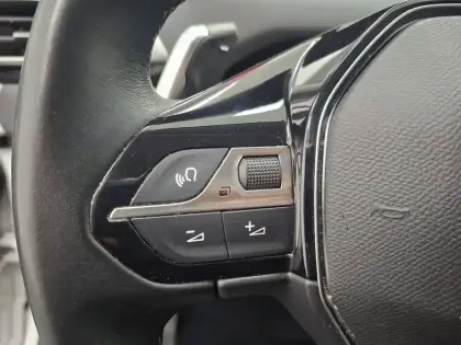 Photo 36 Peugeot 3008  Hybrid 225 e-EAT8