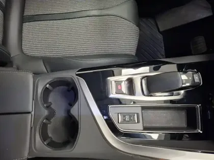 Photo 27 Peugeot 3008  Hybrid 225 e-EAT8