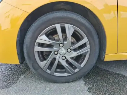 Photo 12 Peugeot 208  PureTech 100 S&S EAT8