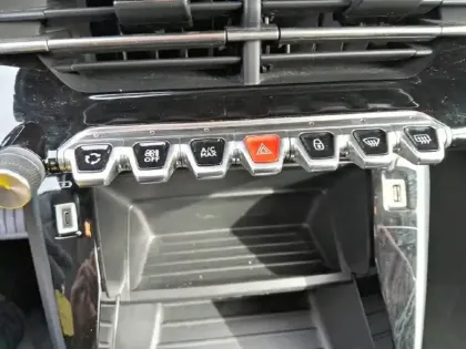 Photo 27 Peugeot 208  PureTech 100 S&S EAT8