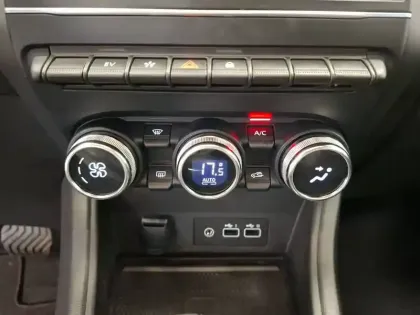 Photo 26 Renault Captur  E-Tech full hybrid 145