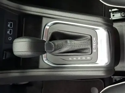 Photo 35 Renault Captur  E-Tech full hybrid 145