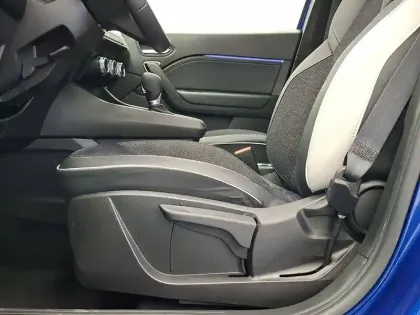 Photo 28 Renault Captur  E-Tech full hybrid 145